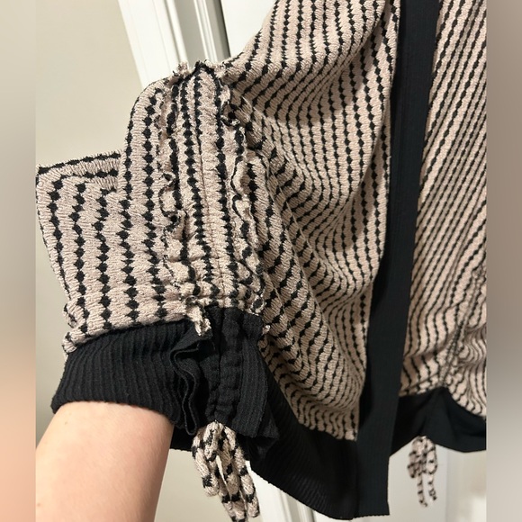 EUC Daytrip Open Front Black Taupe Ruched Striped Stretch Cardigan - Picture 7 of 9